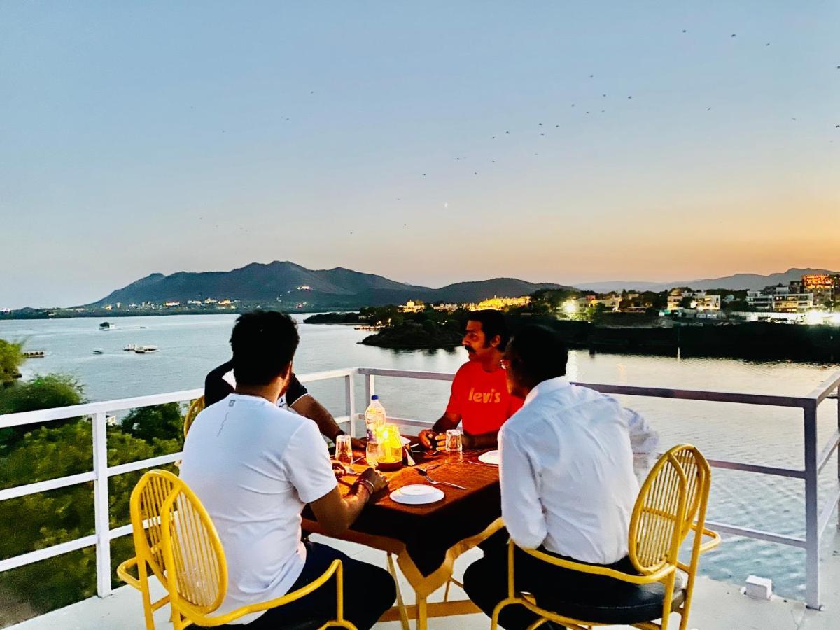 Haveli Jai Durga Udaipur Lake Facing With Swimming Pool Exterior foto