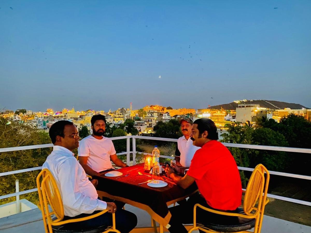 Haveli Jai Durga Udaipur Lake Facing With Swimming Pool Exterior foto
